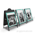 Uma placa placa dobrável Poster Stand Stand Pavment Sign